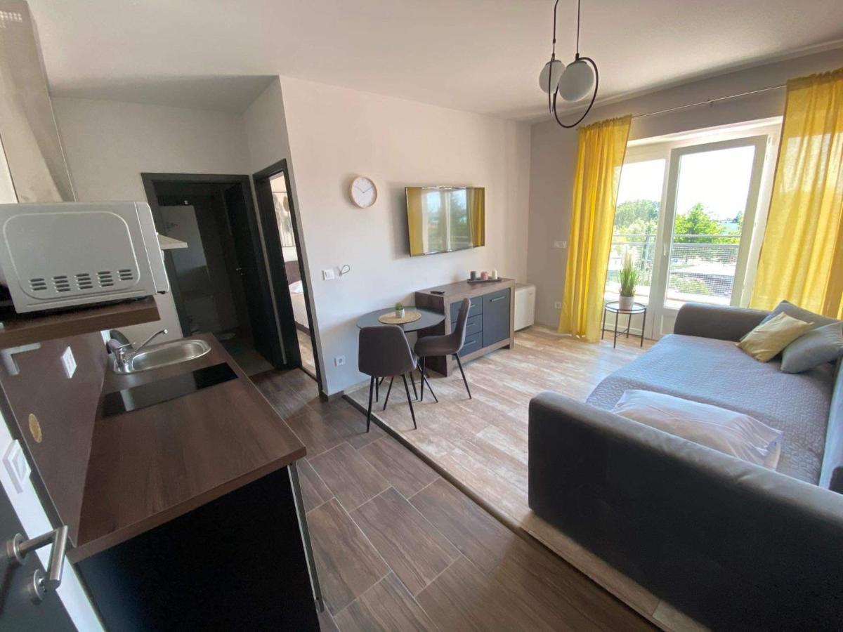 Balkon Apartmanhaz Panzio Balatonfured Exterior photo