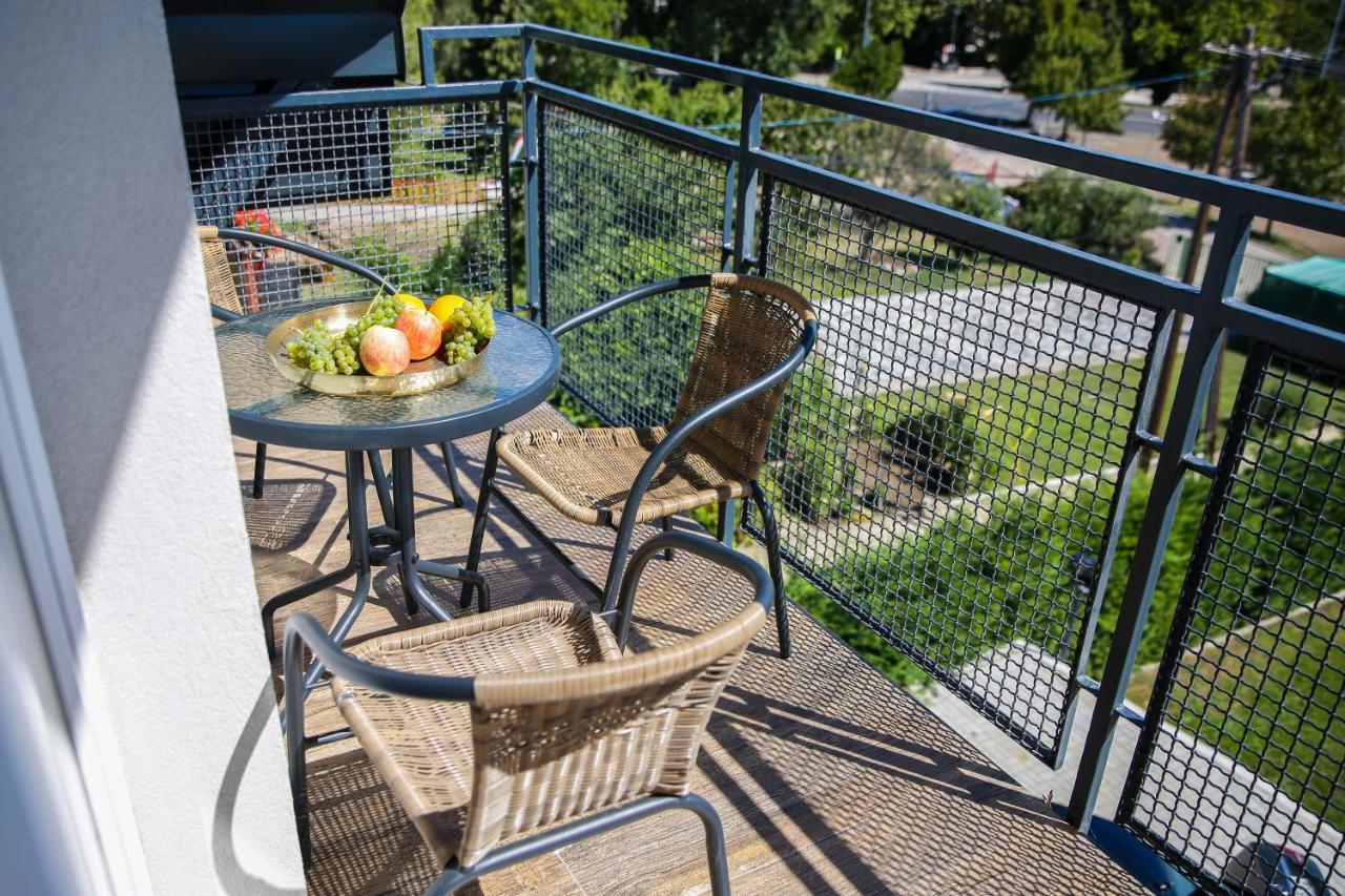 Balkon Apartmanhaz Panzio Balatonfured Exterior photo
