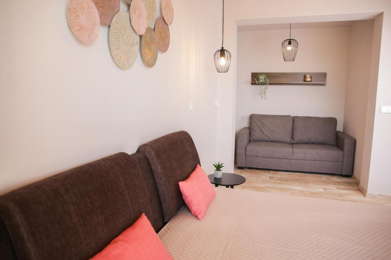 Balkon Apartmanhaz Panzio Balatonfured Exterior photo