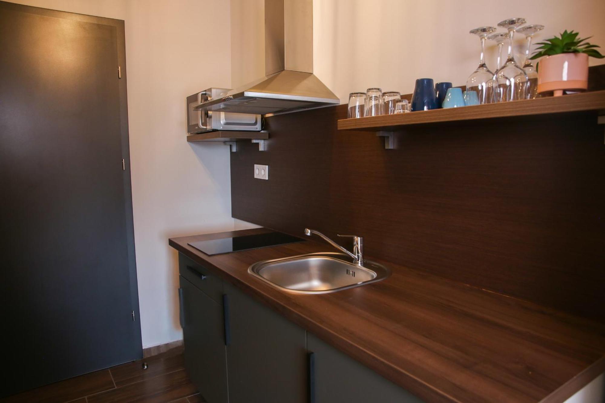 Balkon Apartmanhaz Panzio Balatonfured Exterior photo