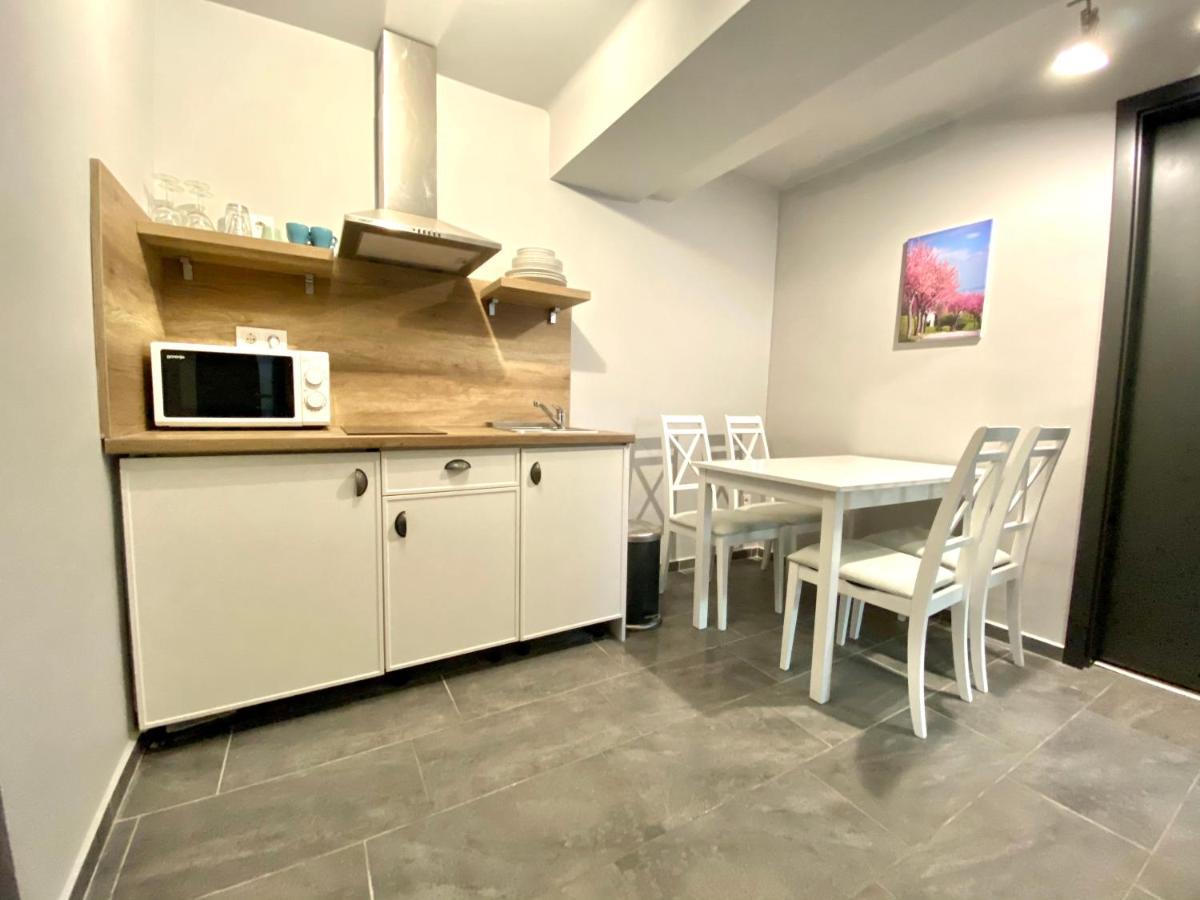 Balkon Apartmanhaz Panzio Balatonfured Exterior photo