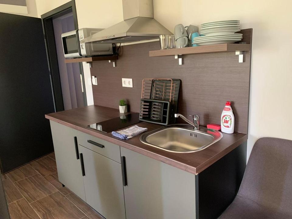 Balkon Apartmanhaz Panzio Balatonfured Exterior photo