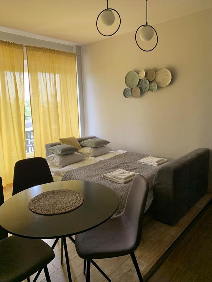 Balkon Apartmanhaz Panzio Balatonfured Exterior photo